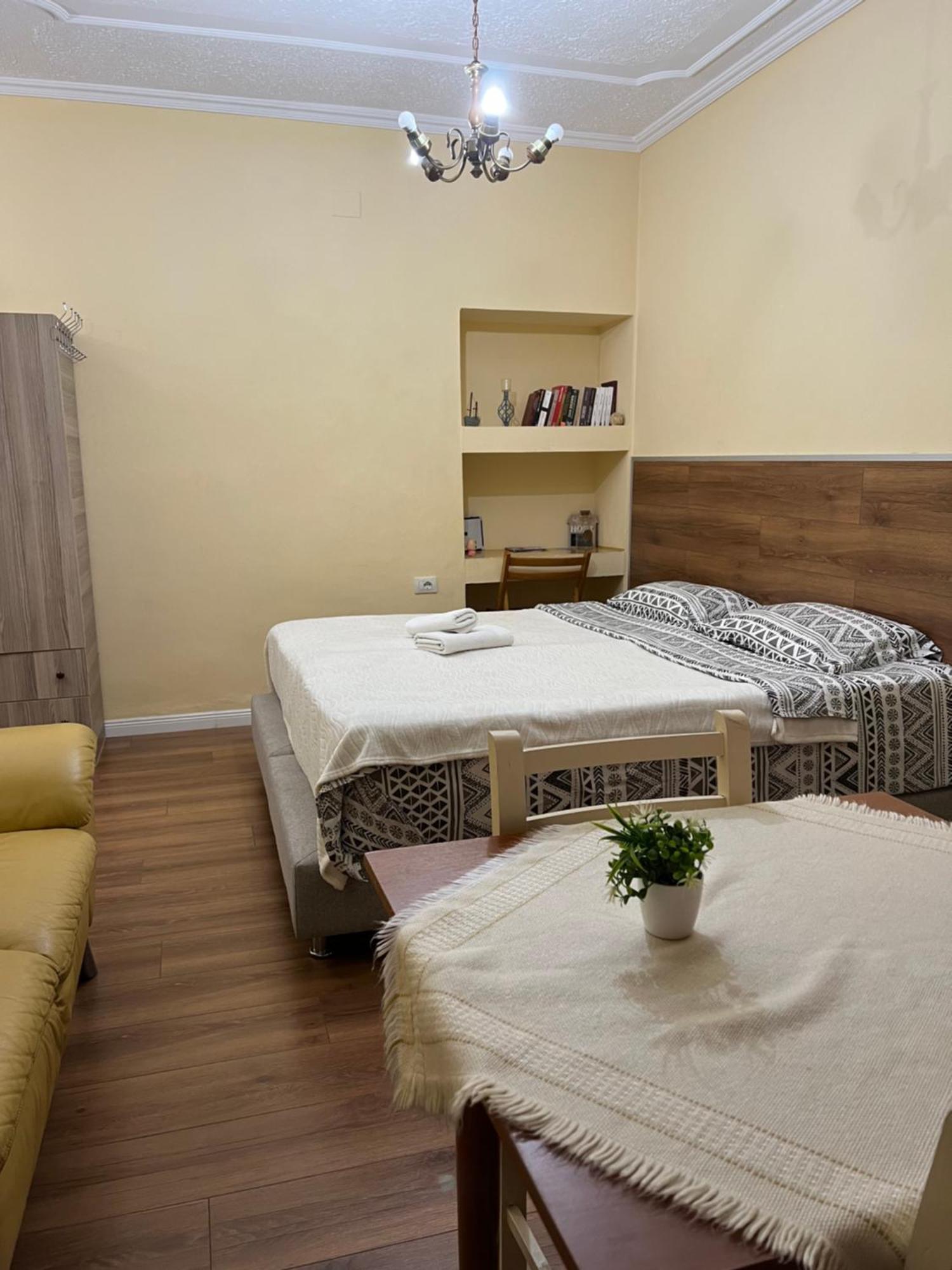 Alle'S M Shyri Studio Apartment Tirana Exterior photo