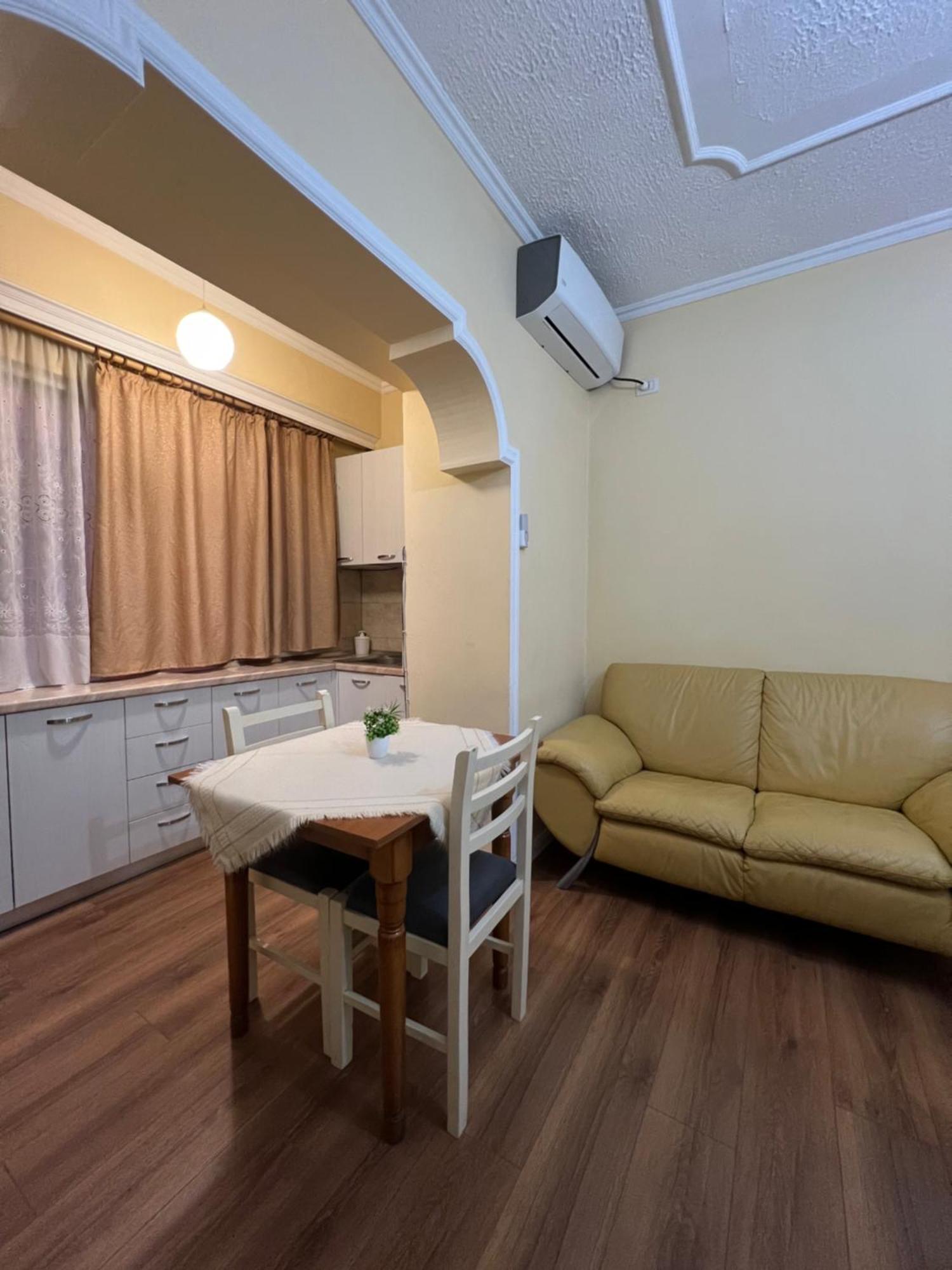 Alle'S M Shyri Studio Apartment Tirana Exterior photo